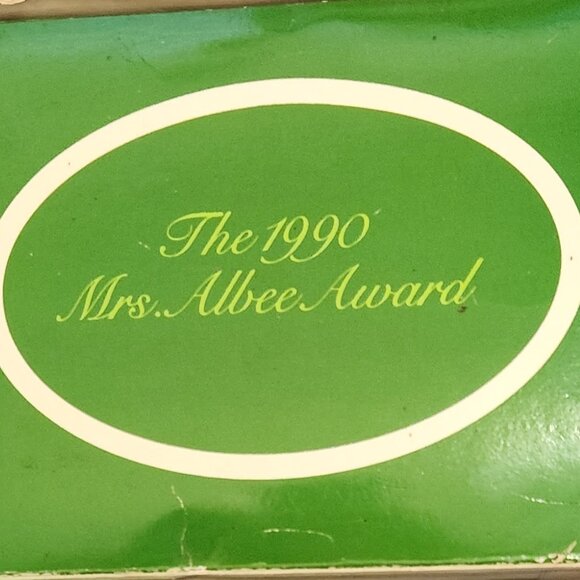 Avon' 1990 President's Club Miss P.E. Albee Award USA Today List of Awardees - Picture 5 of 5
